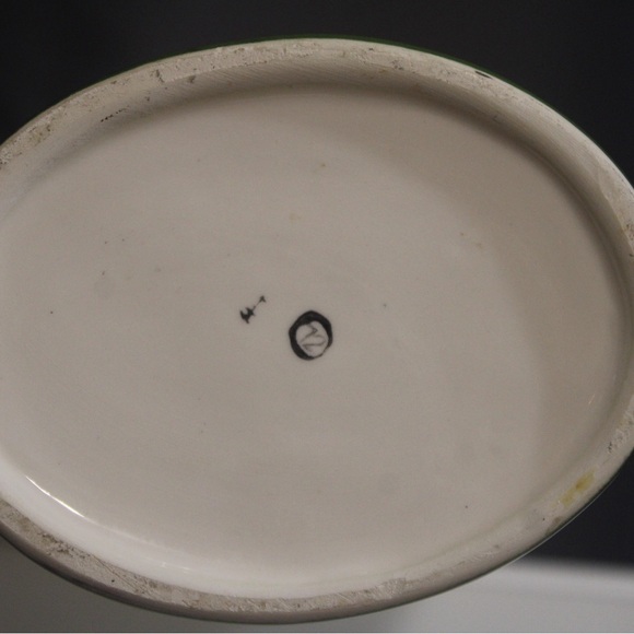 Ceramic vase or storage container - Picture 6 of 12